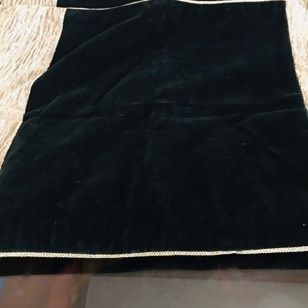 8 black velvet plate mats - Picture 1 of 5